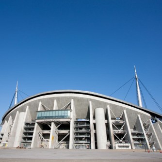 【豊田スタジアム】
収容人数は4万4000人の大きなスタジアム。サッカーやラグビーなどの試合が行われ、試合当日は大きな歓声と熱気に包まれます。豊田市のランドマーク的存在としても親しまれています。