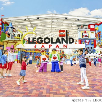 【レゴランド】
子どもから大人まで楽しめるファミリーテーマパークです。世界中で愛されるレゴブロックの世界観をそのまま体感でき、園内には約1,700万個ものレゴブロックを使ったオブジェや建物が点在しています。