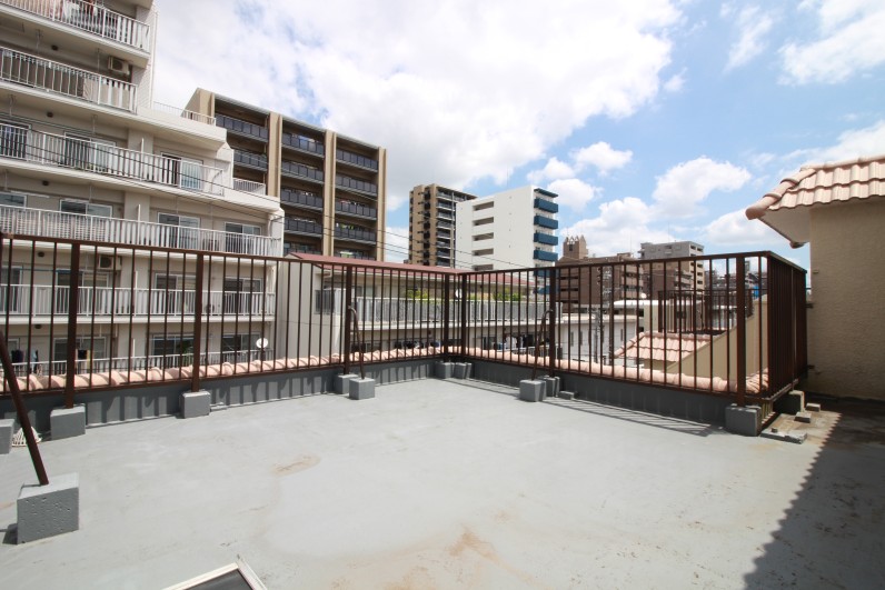 開放的なルーフバルコニー