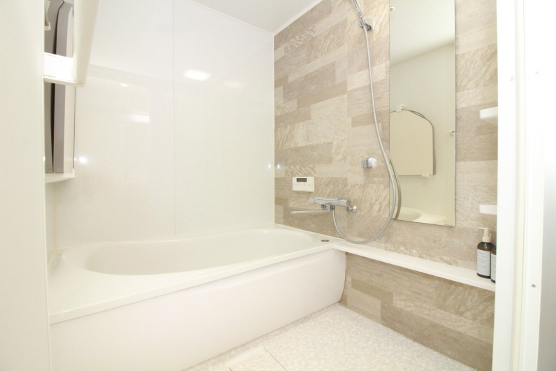 ホワイトのバスルーム