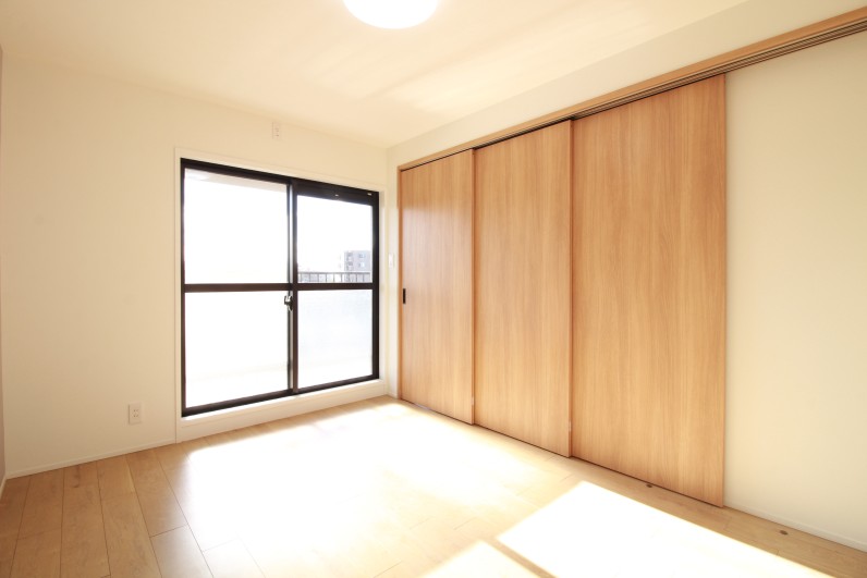 閉めれば個室
　　開ければ大空間