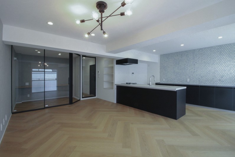 ブラックとモルタル。
繋がる二人の居場所。