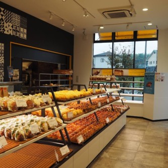 【パンのトラ　半田店】
スペインから来日した石窯職人作り上げたスペイン窯で焼き上げる、本格的なパンが魅力。運がよければ焼きたてホカホカのパンをたのしめるかもしれません。
